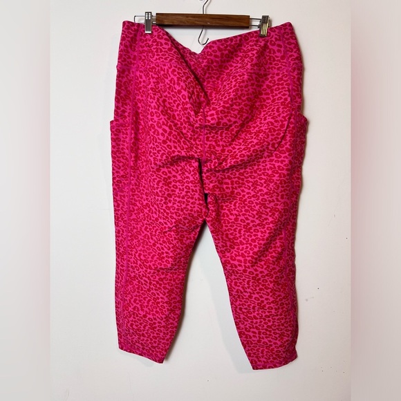 Torrid Active Performance Core Crop Leggings 3x V Day Pink Leopard Plus Size - Picture 4 of 10